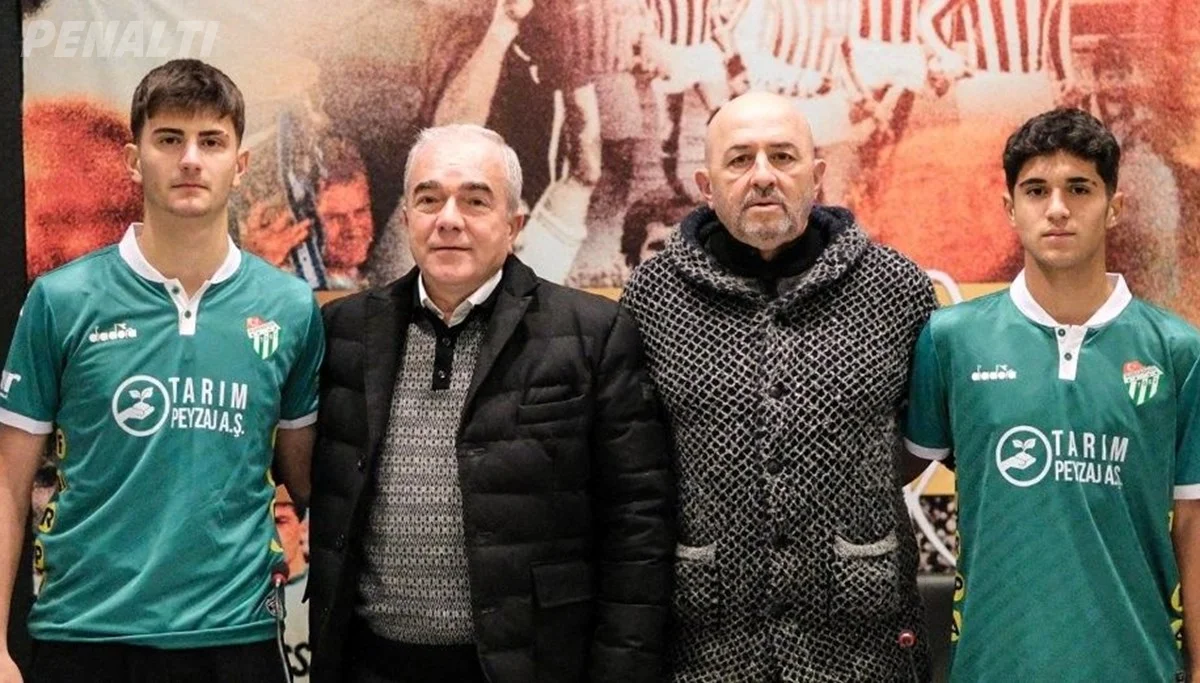 Bursaspor, Ahmet Hakan Atış ve Ahmet Berke Ay ile Profesyonel Sözleşme İmzaladı