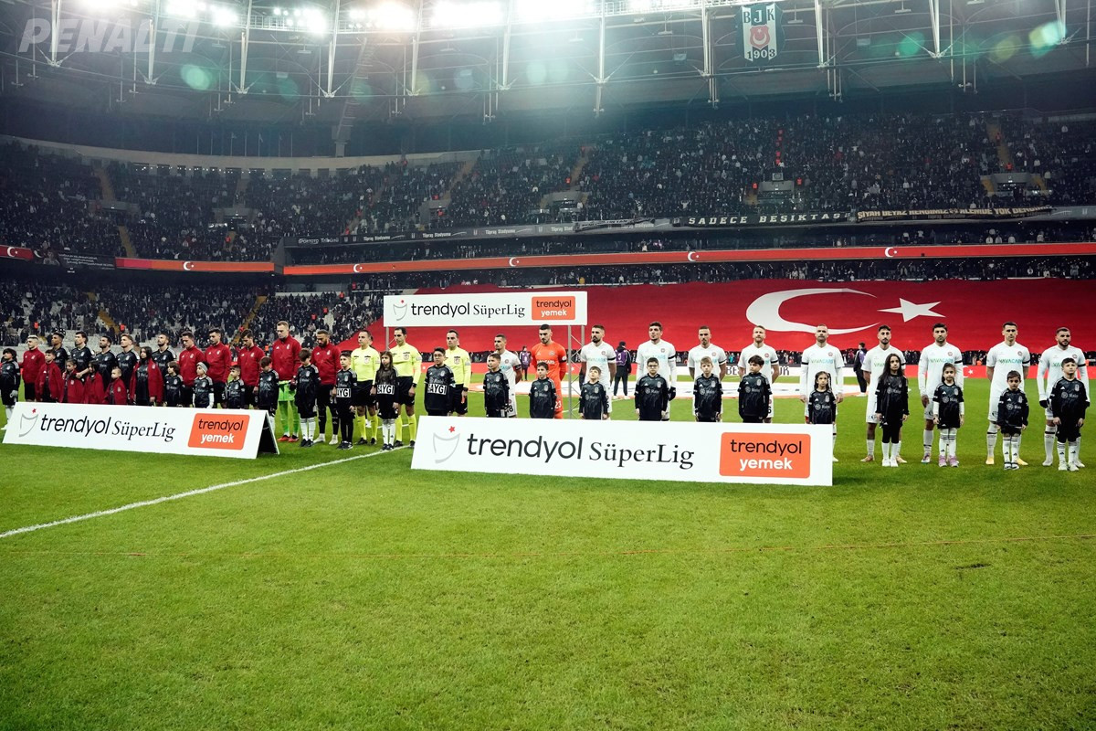 Beşiktaş ve Karagümrük, Pençe-Kilit Şehitleri İçin Saygı Duruşunda Bulundu