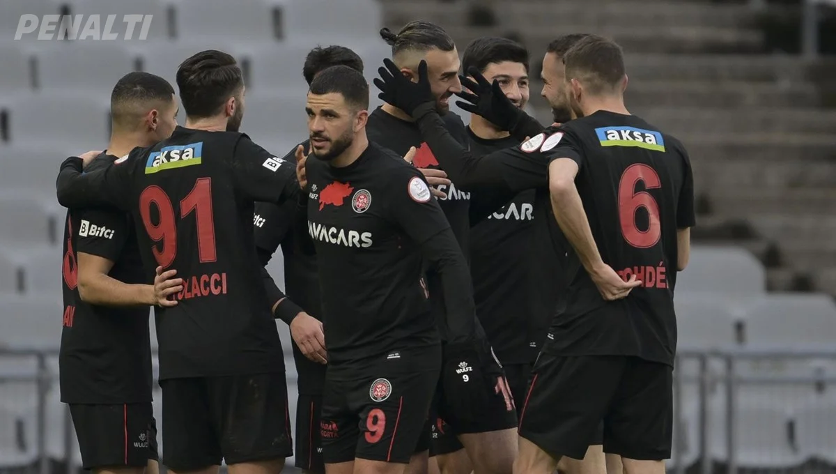 Fatih Karagümrük, Çaykur Rizespor'u 4-0 Mağlup Ederek Süper Lig'de Önemli Bir Galibiyet Aldı