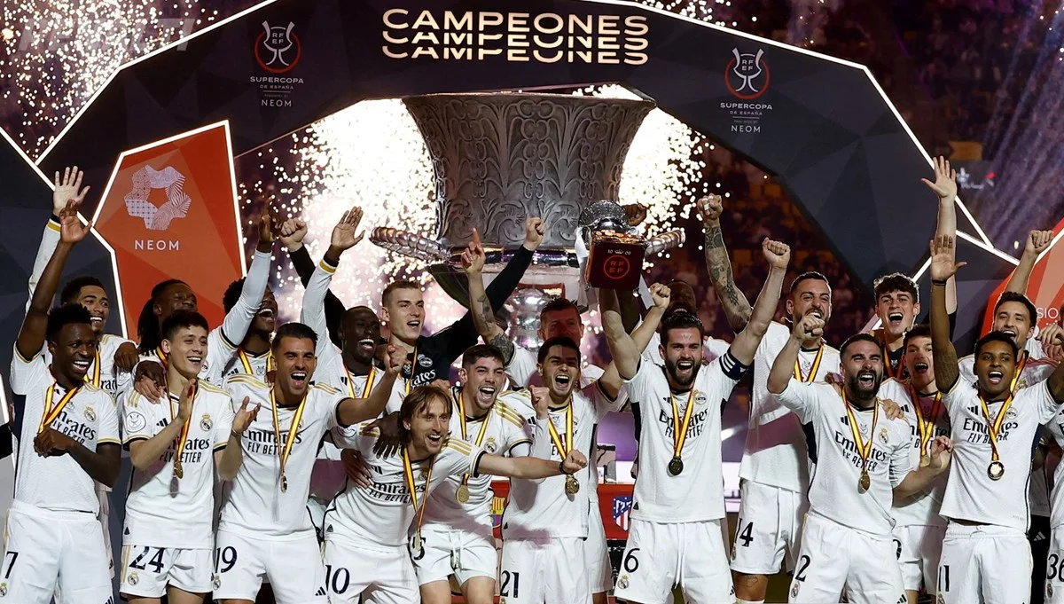 Real Madrid, Vinicius Junior'un hat-trick yaptığı İspanya Süper Kupası finalinde Barcelona'yı 4-1 yenerek 13. kez şampiyon oldu