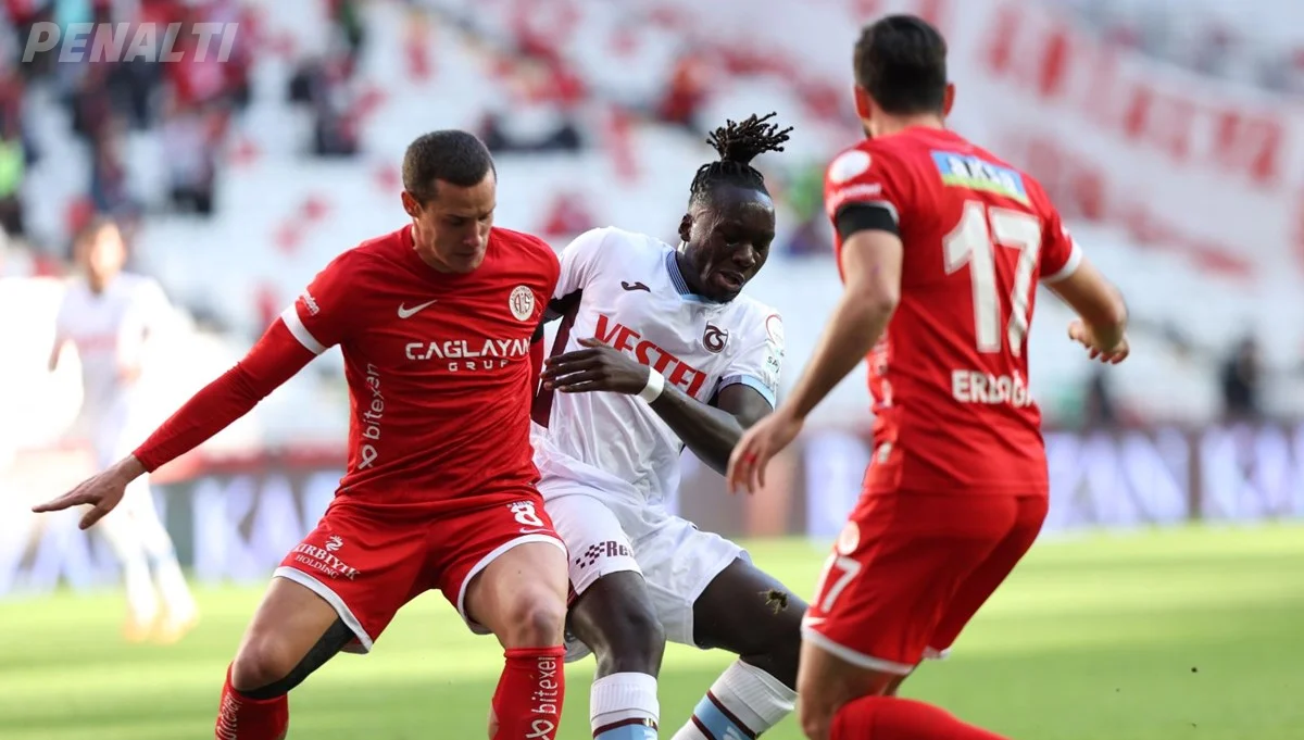 Trabzonspor, Antalyaspor Deplasmanında Beraberlik Sağladı: Avcı Dönemi Mağlubiyetsiz Geçiyor