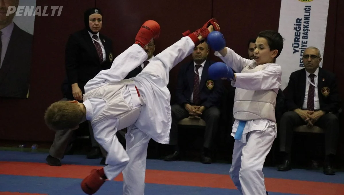 Adana'da Gerçekleşen Türkiye Karate Yıldızlar Şampiyonası Büyük İlgi Gördü