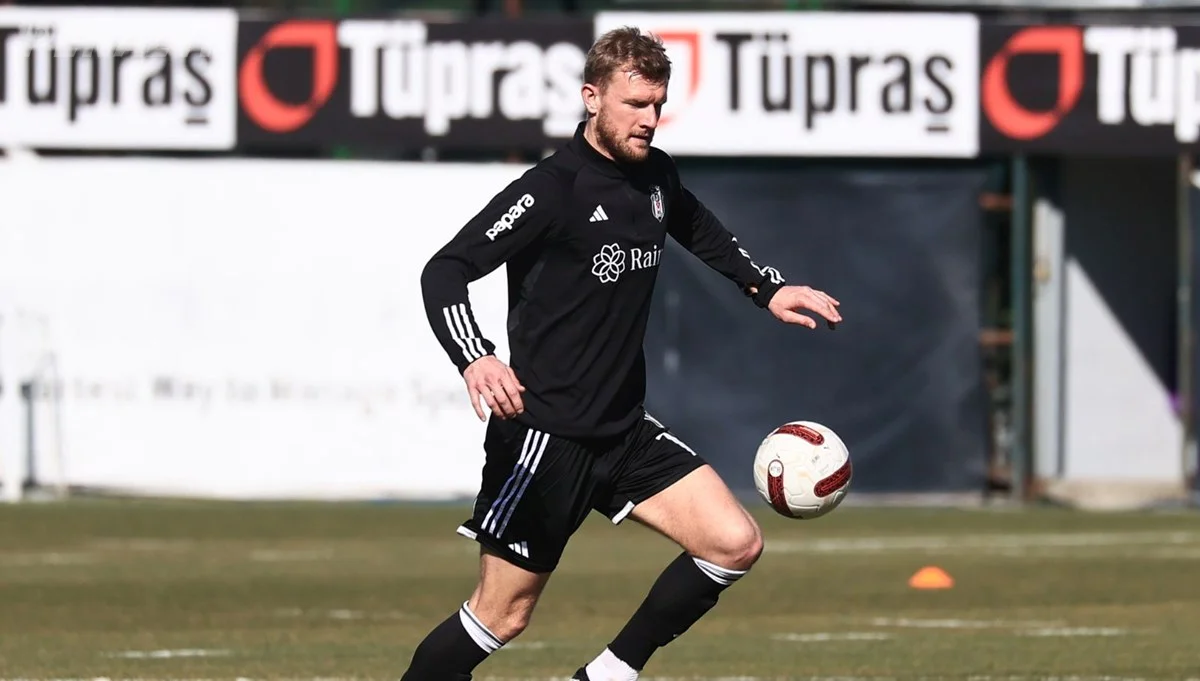 Beşiktaş'ın Yeni Transferi Joe Worrall Takımla Ilk Antrenmanına Çıktı; Antalyaspor Maçı Hazırlıkları Devam Ediyor