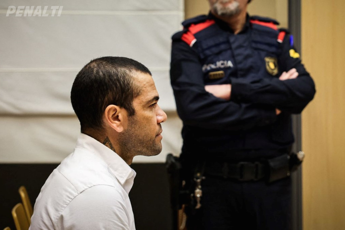 Dani Alves, Cinsel Saldırı Iddiasıyla Mahkemede Yargılanıyor: İspanyol Savcı 9 Yıl Hapis Ve 150 Bin Euro Tazminat Talep Ediyor
